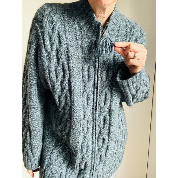 This item is no longer available, but due to the Poshmark, I am unable to delete - Picture 6 of 8